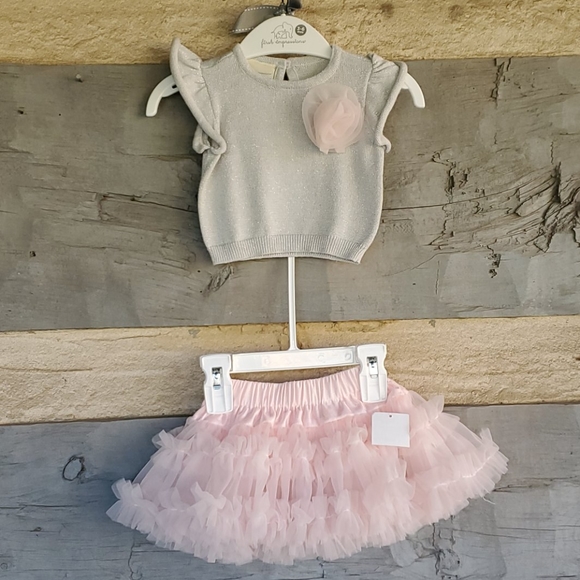 3-6 MONTHS GORGEOUS SPARKLING OUTFIT - Picture 2 of 14